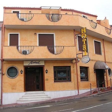 Hotel Mistral Portoscuso Eksteriør bilde