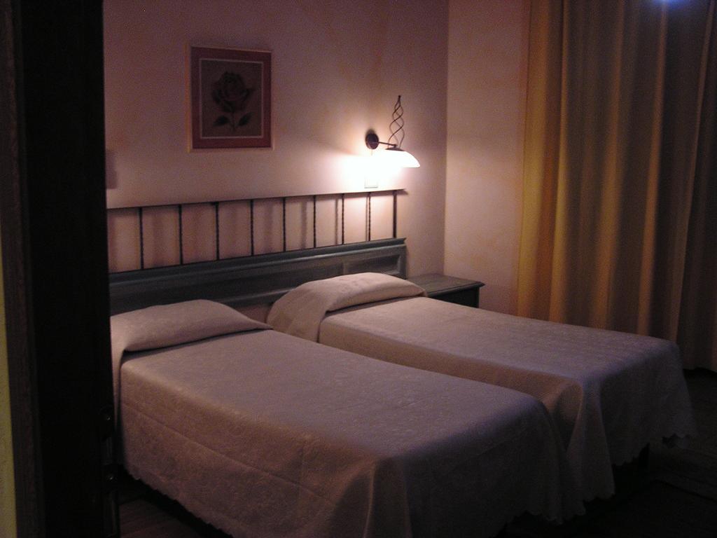 Hotel Mistral Portoscuso Eksteriør bilde
