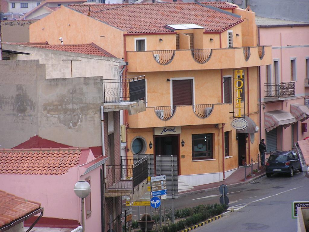 Hotel Mistral Portoscuso Eksteriør bilde