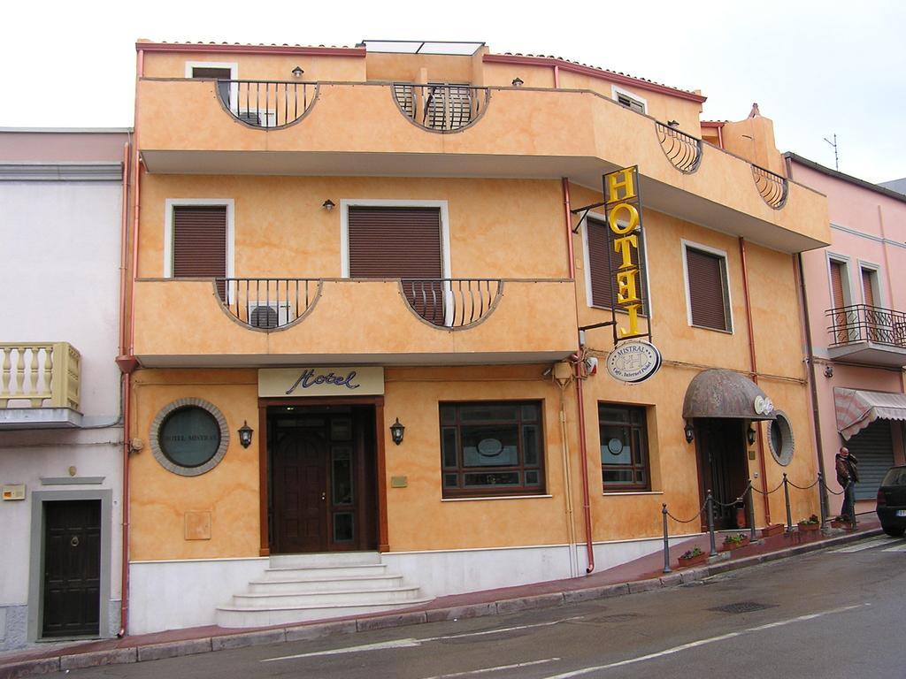 Hotel Mistral Portoscuso Eksteriør bilde